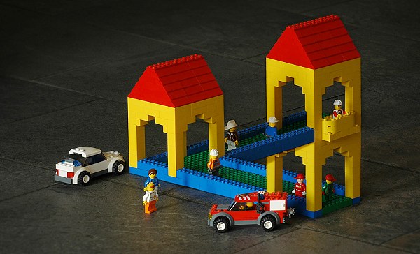 Башня LEGO